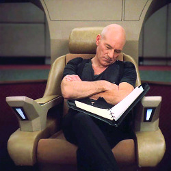 yatanis:  TNG season 7 Gag Reel, part 1: Picard/Patrick Stewart P.S. Terry O’Queen’s reaction is just priceless )))