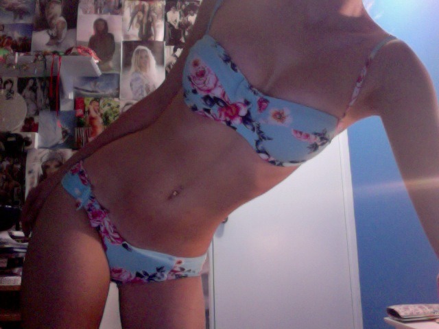 sevenspacemonkeys:  872k:  x    Pretty pale 