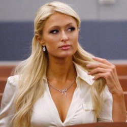 dispone:  paris hilton in court accepting