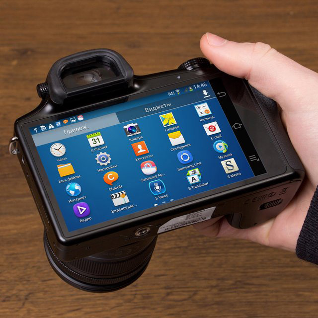 dailycoolgadgets:  Samsung Galaxy NX Compact System Camera The Samsung Galaxy NX