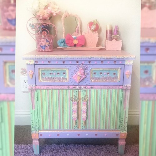 ✨CafeKawaiiju ✨ #sweets #nightstand #upcycle for the workshop! Complete with #candy #hardware #kawai