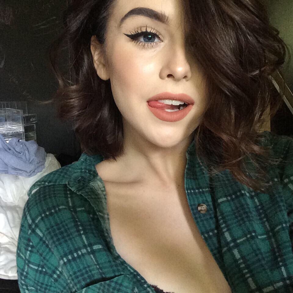solisseblog:  IG: acaciabrinley