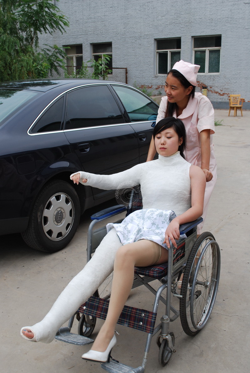 Female patient in body cast, legcast, armcast and wheelchair (Cast fetish)