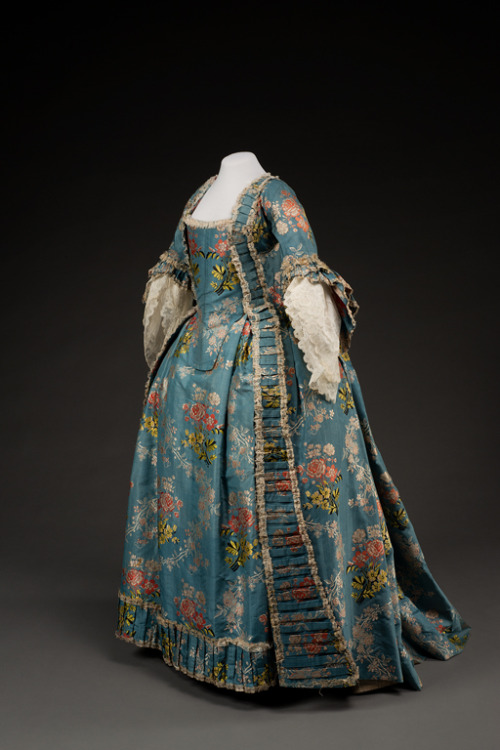 costumeloverz71:Gown  1765-1770