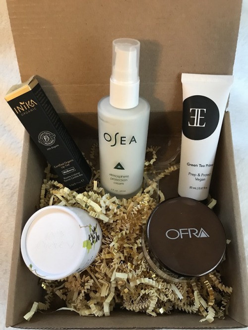 Winter vegan cuts makeup box! ig: vegancosmeticsI was most excited for the Osea atmosphere protectio