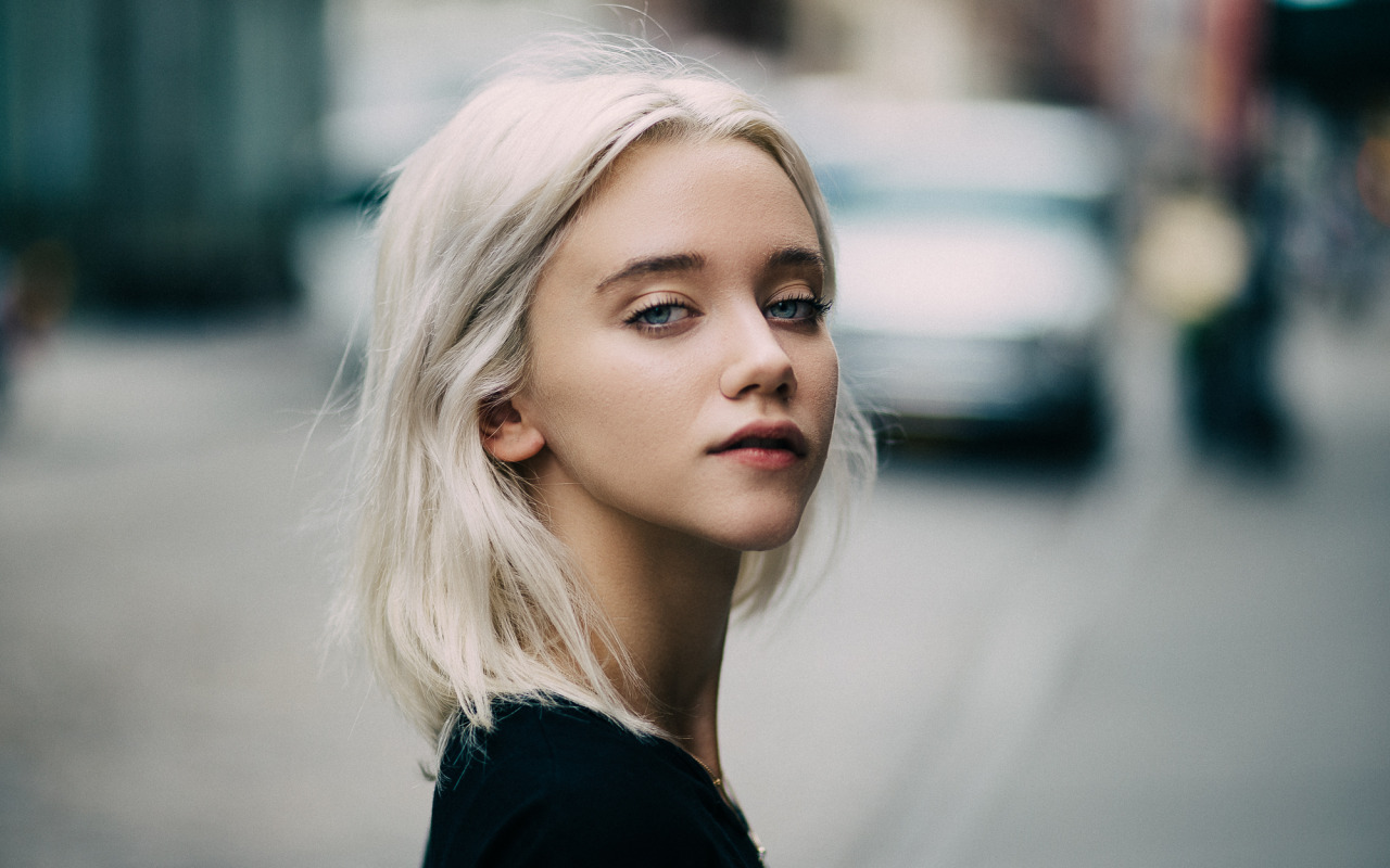 regarderlesfilles:  franciscomarin:  Nina     More on Regarder les filles   