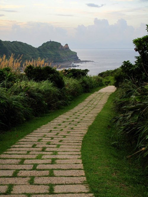 Trail to Cape Bito, Gongliao District / Taiwan (by davidcmc58).