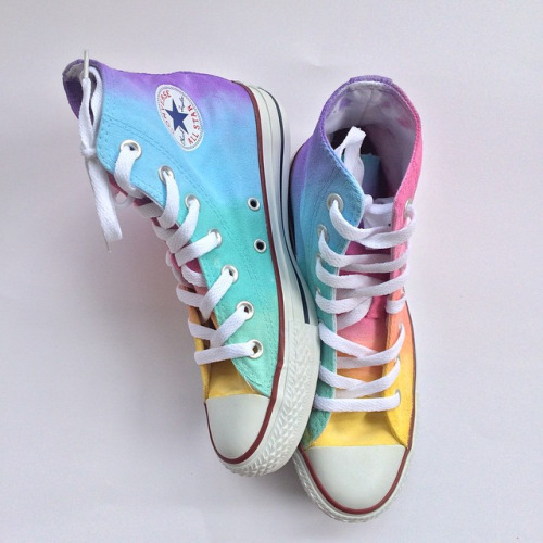 gayventress: toywaving: Pastel Rainbow Converse (x) @vautsi omg&hellip;&hellip;