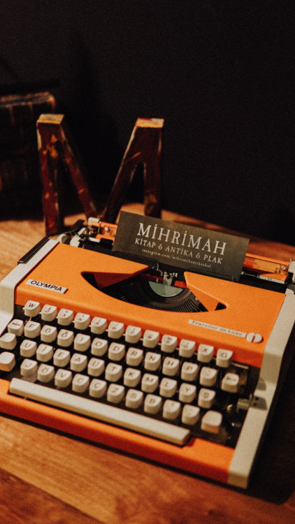 instagram.com/mihrimahantiksahaf/ #mihrimah sahaf #mihrimah antik sahaf #sahaf#antika#daktilo#typewriter