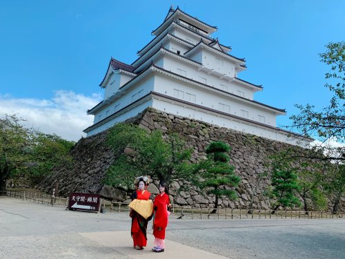 September 2021: Aoi-tayuu, of Suehiro okiya, and her kamuro pose in front of Tsuruga Castle, a.k.a. 