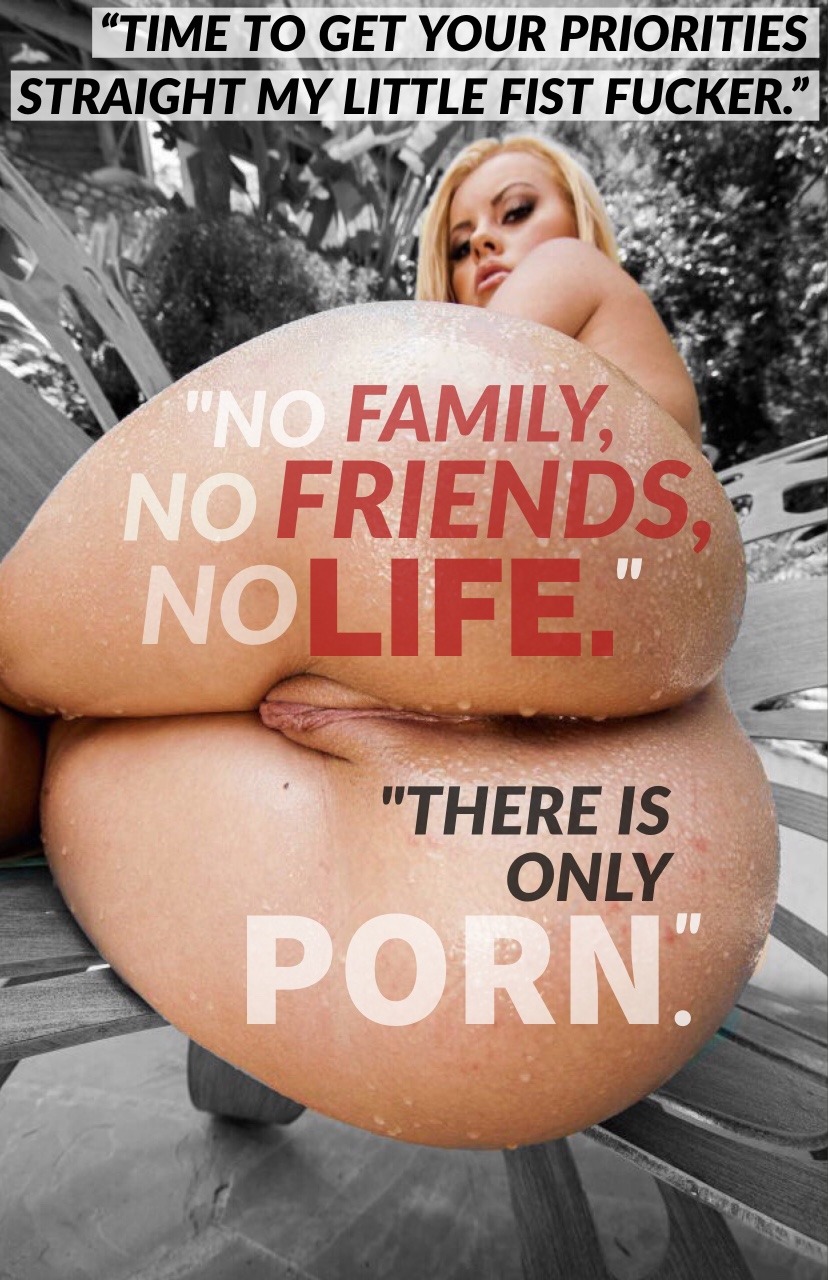 naughtyfuckdolls2-0:  Like i’ve always said - keep the main thing the main thing.