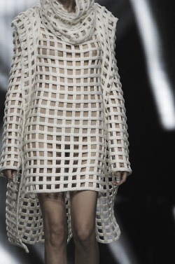 highqualityfashion:  Gareth Pugh SS 12