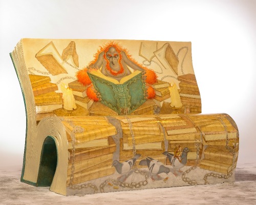 bookporn:  The Librarian Book bench created by artist Paul Kidby inspired by Terry Pratchett’s Discworld series. This is one of the Books about Town benches that are up for auction! 