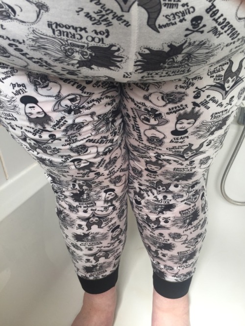 peelovinggirl:  So I only just managed to run upstairs and jump in the shower tub before completely soaking my pjs. I was so so desperate it was unreal. Oops 