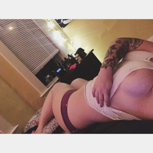 Porn photo alwayys-hornyy:  Lil side boob never hurt