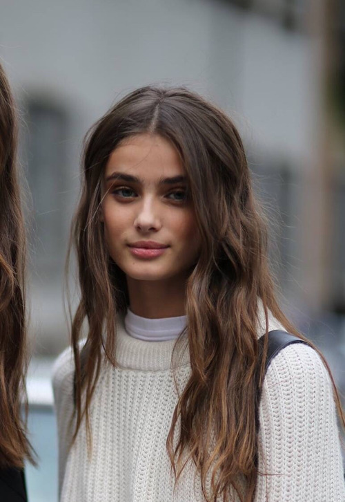 unevxntful:  my blog will make you smile ♥  Big eyes, sexy lips, brown and long