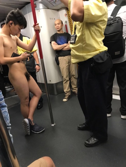 boisftw:  hotinsg:  p16k:好撚大膽 港鐵露出 I wish to do this …  Wonder how he ended up like this