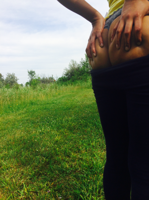 nvbianprincess:  Enjoying nature with Daddy 💕🌿🌳