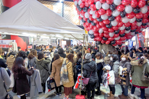 This weekend is one of the biggest sales of the year in Harajuku - LaForet Grand Bazar Winter 2016. 