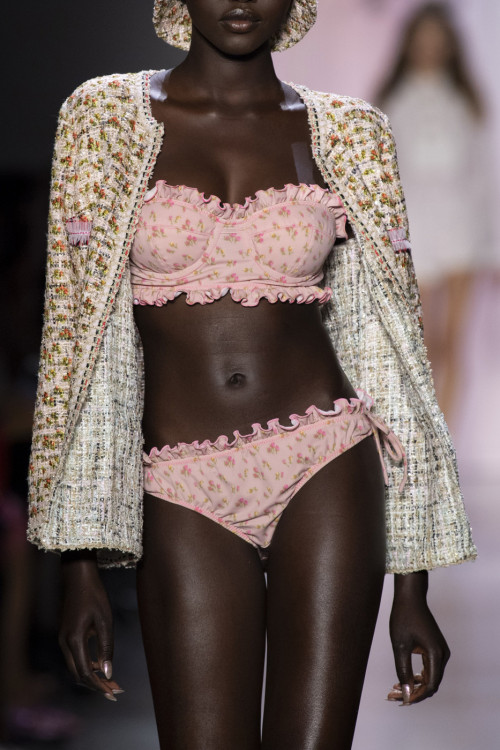 cloth-fabric:Anna Sui - Spring RTW 2020Adut Akech for Anna Sui