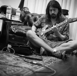 danakarel:  Happy birthday Dave Grohl (born January 14, 1969) singer/songwriter drums/guitar, drummer for group Nirvana, and founder of group Foo Fighters