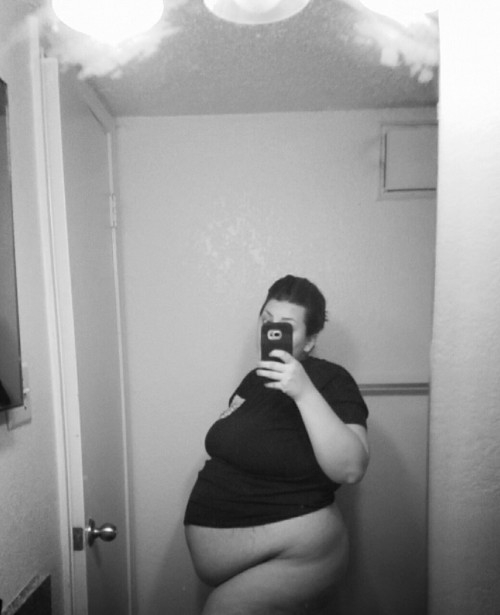 Sex actualfatprincess:My belly and my eyes are pictures