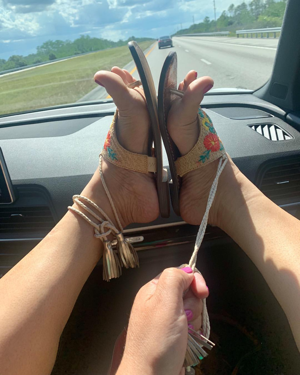 ilovestinkyfeet:  Before a long road trip you tell your sisters best friend that