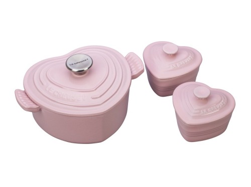 premiumcitrus:tomfordvelvetorchid:Le Creuset Valentines Day collectionOmg
