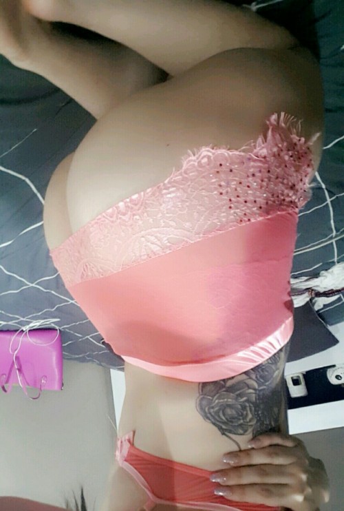notyourbaelien:  Ass fat, frame is little. Tattoo on your chest, with his name in the middle.