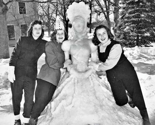 Sculpture sur neige Princesse, 1953.