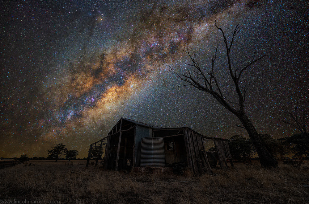 odditiesoflife:  Stars Become the Night  Australian photographer Lincoln Harrison