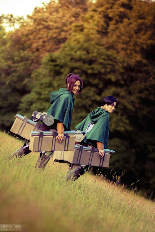 Shingeki no Kyojin“Jerseycon” 2014 Levi | Hanji | Photographer Find more photos on Tumbl