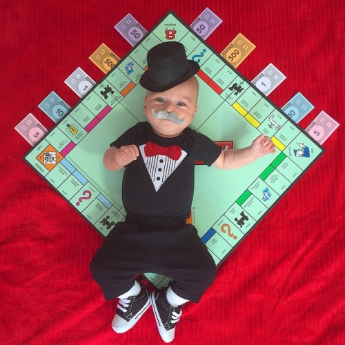 gundgallery:Jessica Chavkin is counting down to Halloween by dressing her son up in a new costume ev