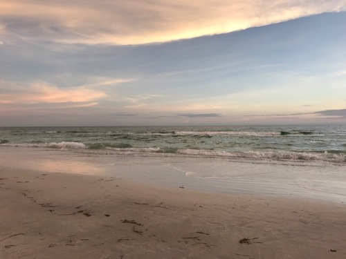 forthesol: The ocean may not look like this for much longer, be kind to our planet. Please do not de