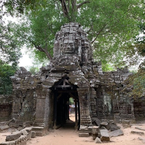 hinducosmos:Ta Som Temple, Angkor, CambodiaEerie, enchanted Ta Som temple near Angkor Wat. Looking f