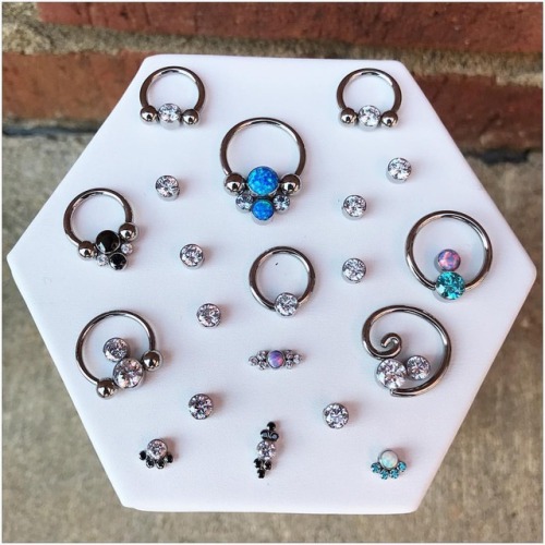 @leroifinejewelry Captive Gems and Captive Clusters perfect for Daiths, Septums, Ear Lobes and more.