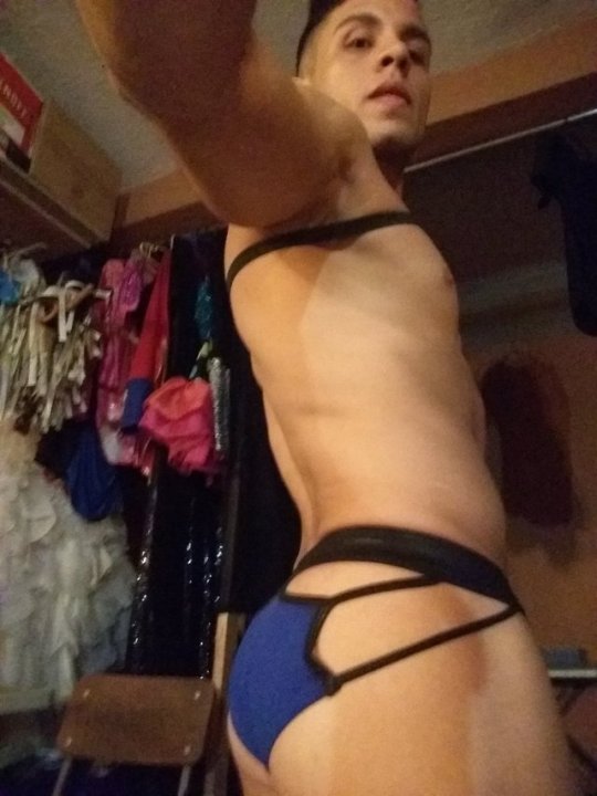 zorritasinternacional:  Sexy Mexican Stripper! 😍