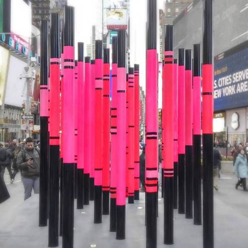 Times Square heart are ❤ immigrants. #oncestrangerstsq #newyorkcity #timessquare #heartart #thomasho