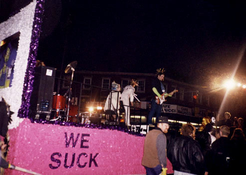 mindlessarchives:&gt; HALLOWEEN PARADE - NYC -  NY - 10/31/1999