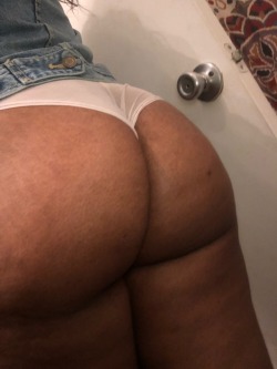 kaiatl:  kaiatl:  hellonheels91039:  Guess they like my ass too 🤷🏽‍♀️  I eat ass… 🤤🤤😍  @hellonheels91039 I’m starving… Spread your cheeks and feel my warm tongue can dig deep in that tight asshole 🤤🤤😍