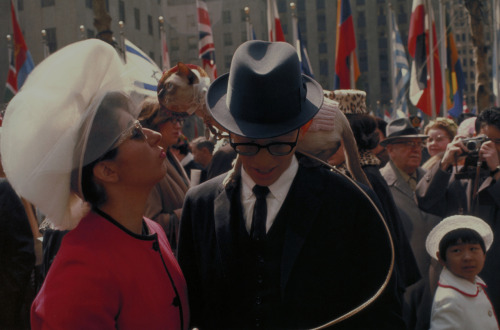 la-beaute&ndash;de-pandore:  Joel Meyerowitz, Easter Parade, New York, 1964