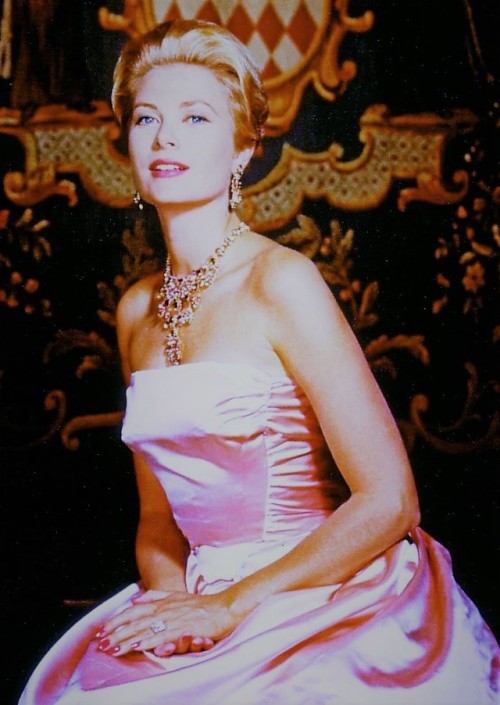 gatabella: Pink (requested by anonymous)Elizabeth Taylor, Brigitte Bardot, Marilyn Monroe, Catherine