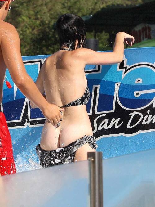 cruzingratiot:  Katy Perry ass crack porn pictures