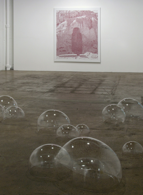 littlelimpstiff14u2: The Giant Bubbles of Luka Fineisen The work of artist Luka Fineisen seems like 