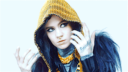 ipodmini:  Grimes for FADER