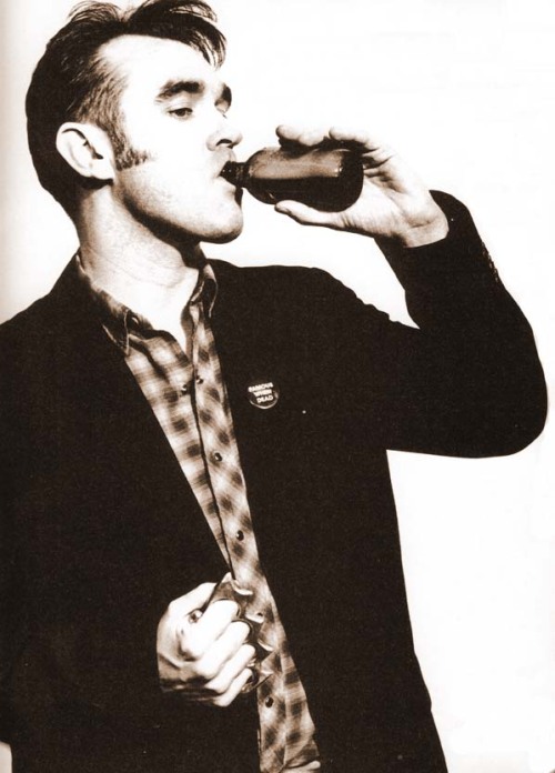 smashing-yng-man:
“It was hilarious when he [Morrissey] did get pissed because he’d always want a ciggie. He’d be slurring, ‘Gurv me a shigarette’. We’d be like, ‘What? You don’t smoke!’. He’d be, ‘No, gurvusa shigarette!’ That’s when you knew he’d...