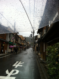riri-neko:  Rainy day in Kyoto by miss mass