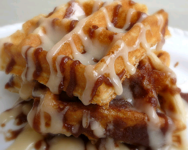 fatty-food:  Cinnamon Roll Waffles 