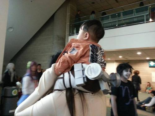 kuueater: pokemonmasterkimba: There was a mother at Anime Expo who dressed as a titan and dressed he