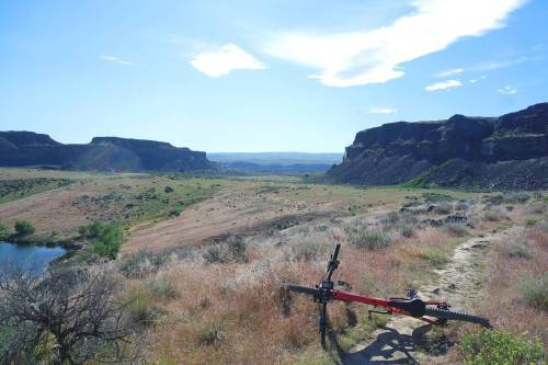 thebicycletree:  I managed to sneak a ride in at Ancient Lakes in central WA last weekend on my way 